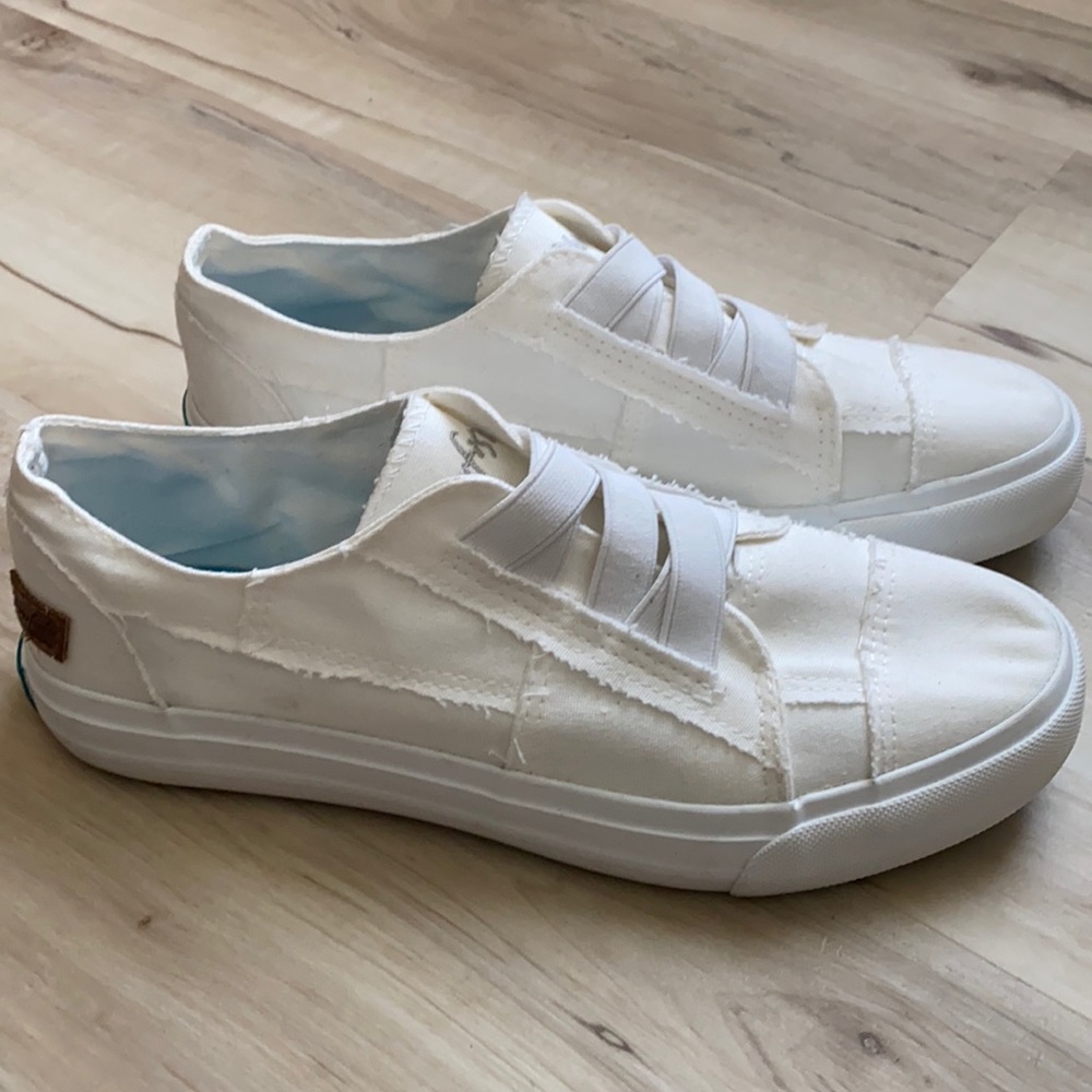✨BNWT Blowfish Canvas Sneakers✨